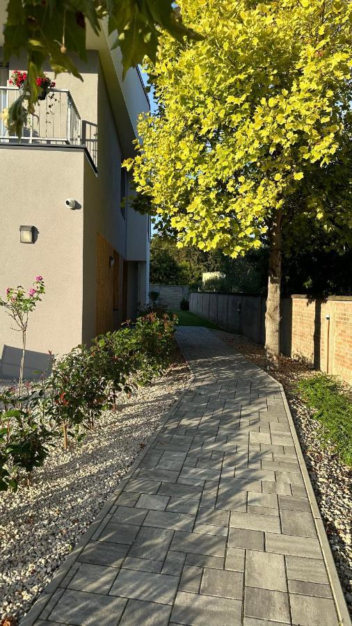 Linden Apartman 107 Glamour (Adults Only) Mosonmagyarovar Exterior photo