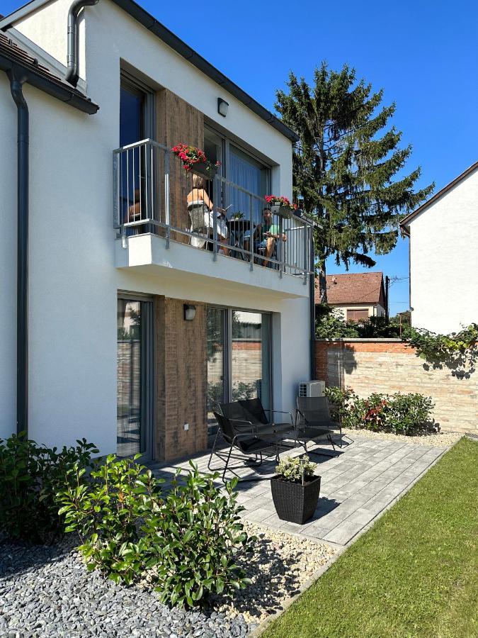 Linden Apartman 107 Glamour (Adults Only) Mosonmagyarovar Exterior photo