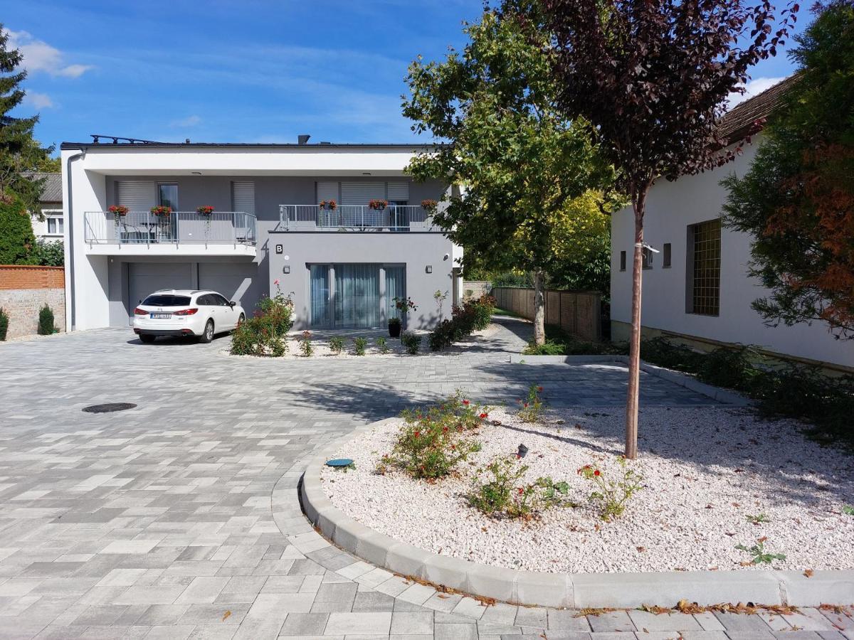 Linden Apartman 107 Glamour (Adults Only) Mosonmagyarovar Exterior photo